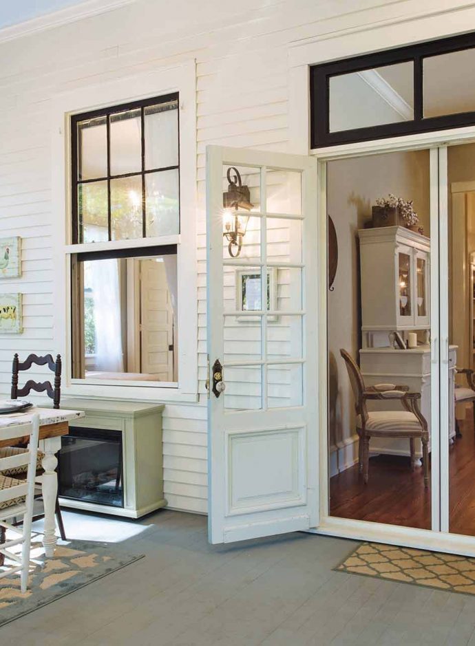 How Retractable Screens For Doors Make Your Home Better?